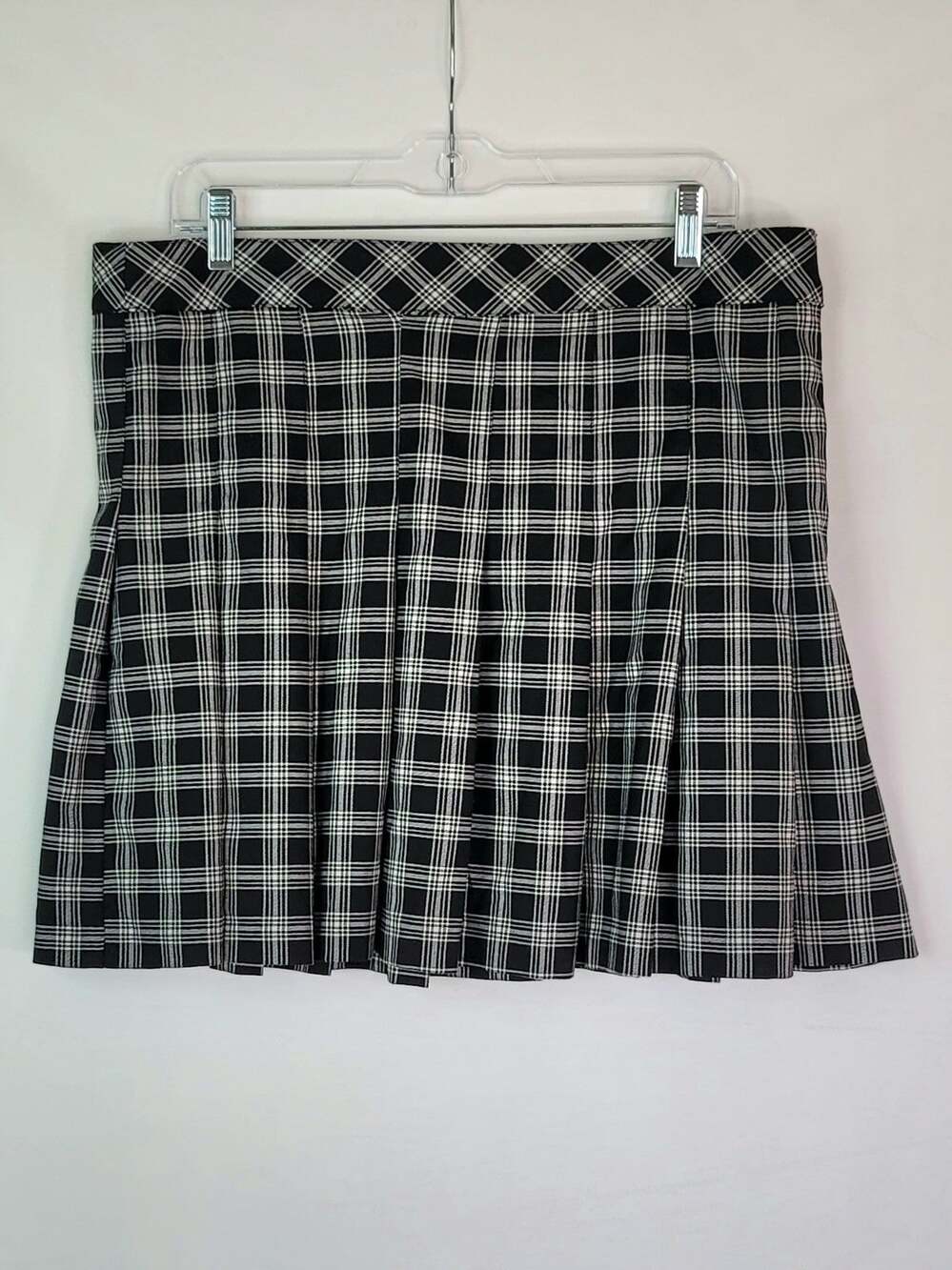 H&M Divided Black Pleated Tartan Plaid Mini Skirt Y2K Schoolgirl Size 14